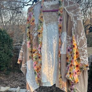 POL Floral Crochet Trim Open Kimono Jacket in Beige and Multicolor